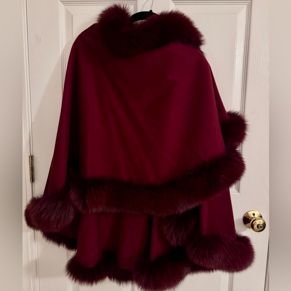 Sofia Cashmere Cervinia Fox Fur Trimmed Burgundy Garnet Red Cape - Petite Length - Picture 7 of 13